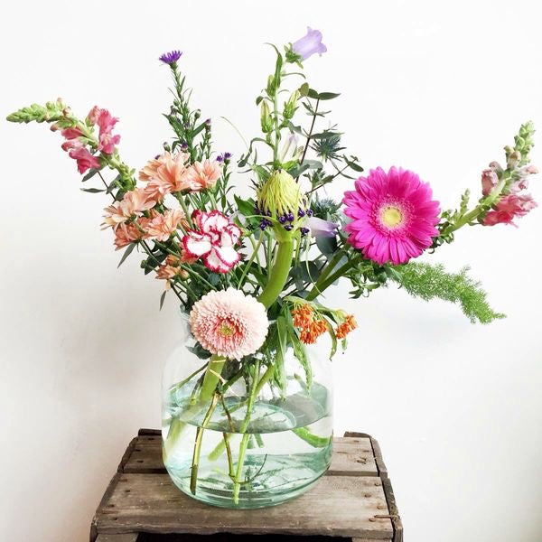 Boeket van het seizoen in vaas