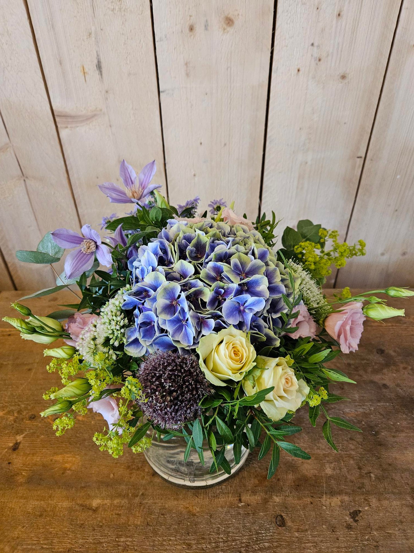 Kort boeket in vaas "Medium"