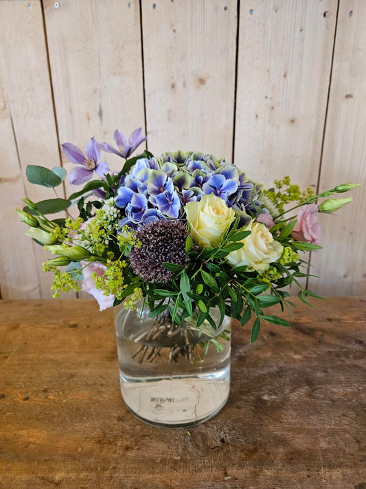 Kort boeket in vaas "Medium"